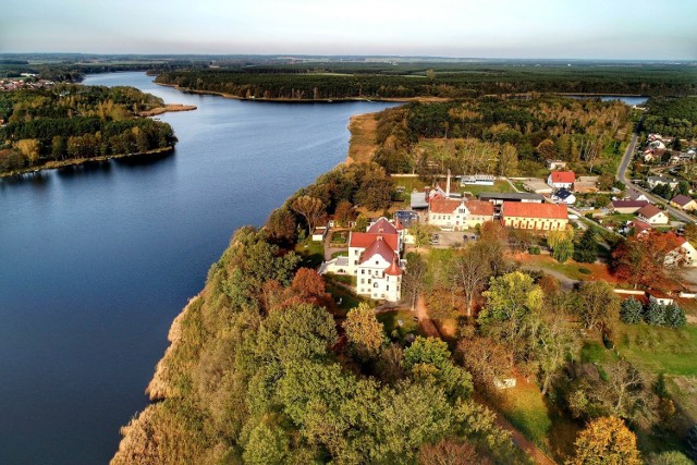 Jezioro Wojnowskie i Wojnowo na fotografiach z lotu ptaka autorstwa Grzegorza Walkowskiego