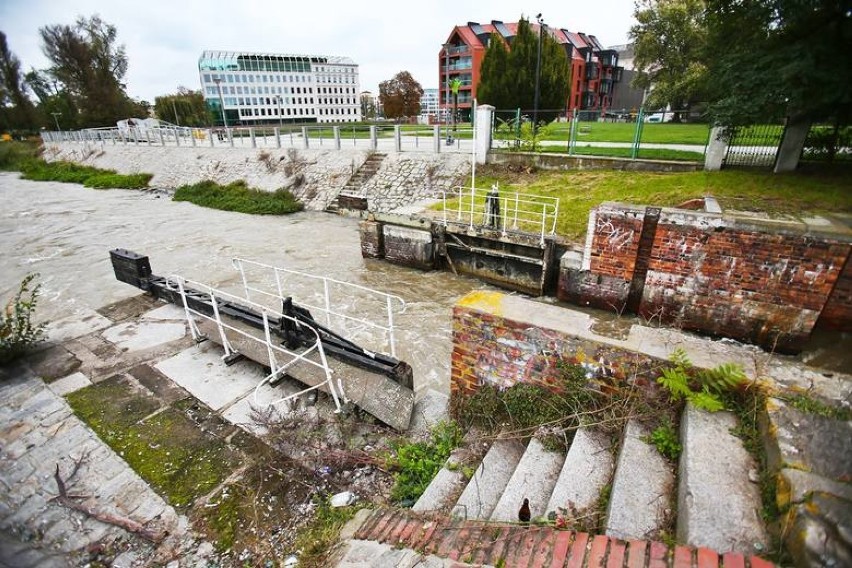 Wrocław pod wodą. Kolejna ulica zalana (SZCZEGÓŁY)