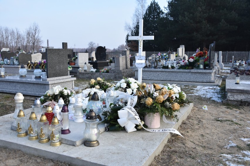 Kinga spoczywa na cmentarzu w Smęgorzowie. Mieszkańcy ją...
