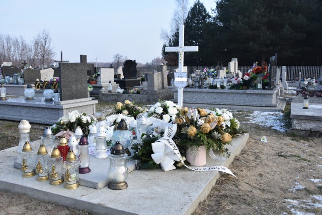 Kinga spoczywa na cmentarzu w Smęgorzowie. Mieszkańcy ją opłakują