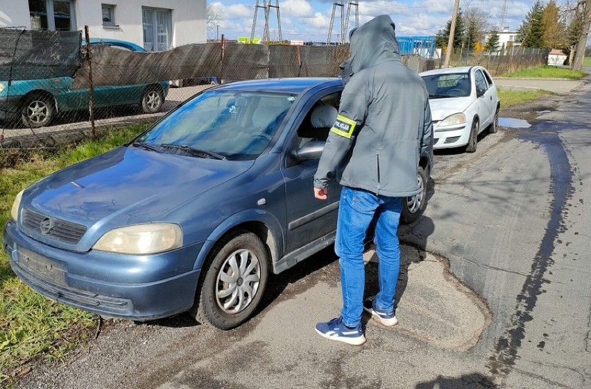 Wciągali auta na lawetę. Kradli samochody na stacjach...