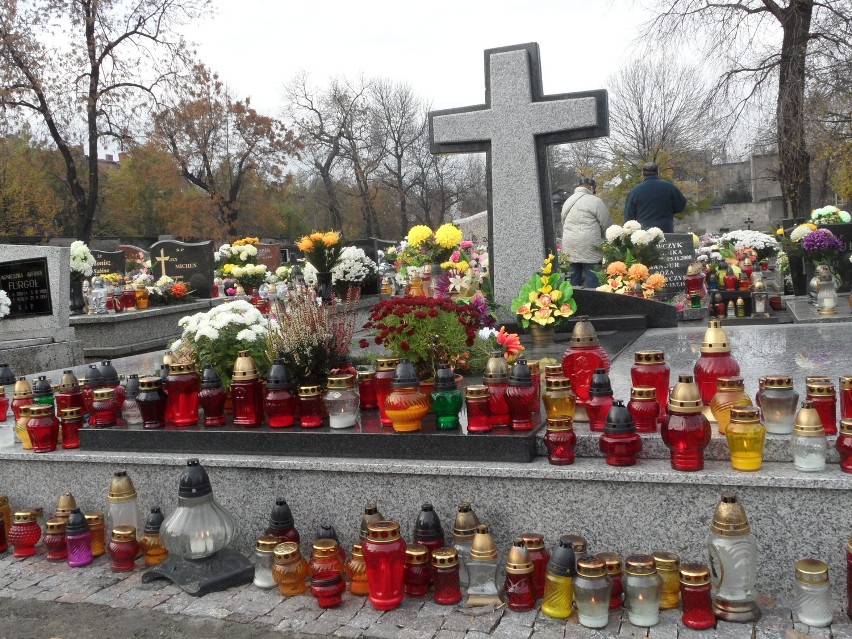 Świętochłowice: Odwiedziliśmy Cmentarz Stary w centrum miasta. Zobacz zdjęcia z Zaduszek!