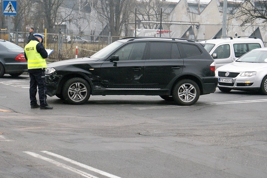 Kolizja na skrzyżowaniu ulic Złotej i Długosza