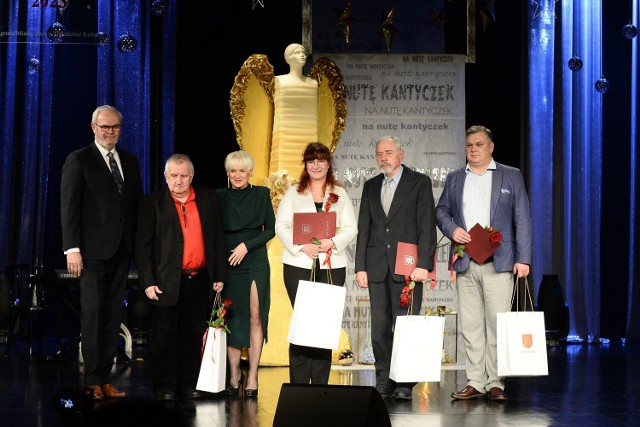 W Jasielskim Domu Kultury burmistrz wręczył Nagrody Miasta Jasła w dziedzinie kultury oraz uhonorował statuetkami JDK mecenasów kultury