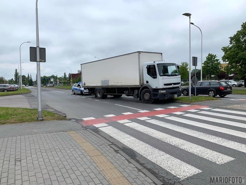 W czwartek po południu ciężarowe renault zderzyło się ze...