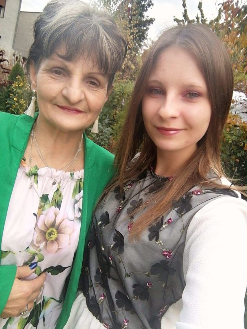 Angela Kaczmarek z mamą i jej życzenia dla mamy w podpisie pod zdjęciem