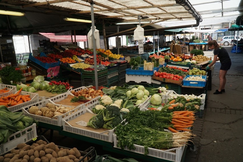 Sprawdziliśmy, jakie są ceny warzyw i owoców w Poznaniu....