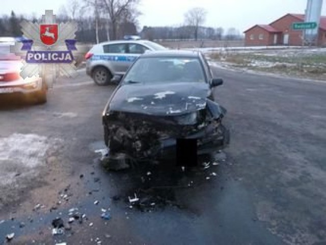3 stycznia: Wypadek w Radczu

Kierujący osobowym marki Volkswagen Polo nie zastosował się do znaku „ustąp pierwszeństwa przejazdu” i wyjechał wprost pod nadjeżdżające auto marki Suzuki.