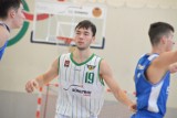 Koszykarze Rawii Rawicz przegrywają na wyjeździe z Pyrą Poznań. Double-double Kacpra Samuły