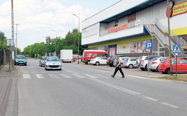 Bezpieczne przejście powstałoby przy supermarkecie na ul. Modrzewskiego.