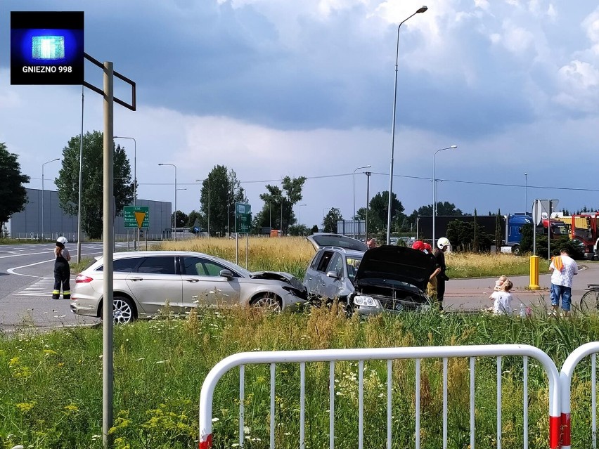 Gniezno. Zderzenie dwóch samochodów na ul. Gdańskiej [FOTO]