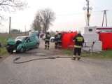 Kierowca uderzył w kapliczkę. Zmarł mimo reanimacji 