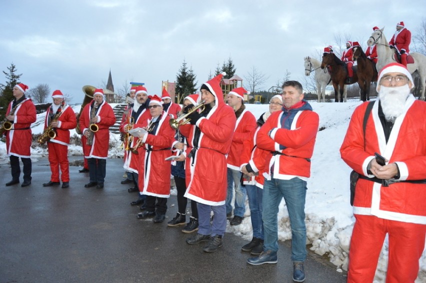 Zjazd Mikołajów i Kiermasz Bożonarodzeniowy w Szymbarku 2016
