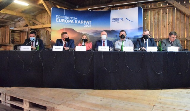 Międzynarodowa konferencja Europa Karpat, która odbyła się w sobotę 27 listopada w Węgierskiej Górce, była okazją do rozmowy na temat problemów nurtujących ludzi mieszkających w rejonie Karpat.