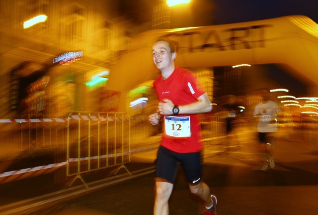 Pobiegli w I Nocnym Półmaratonie Piotrkowskim