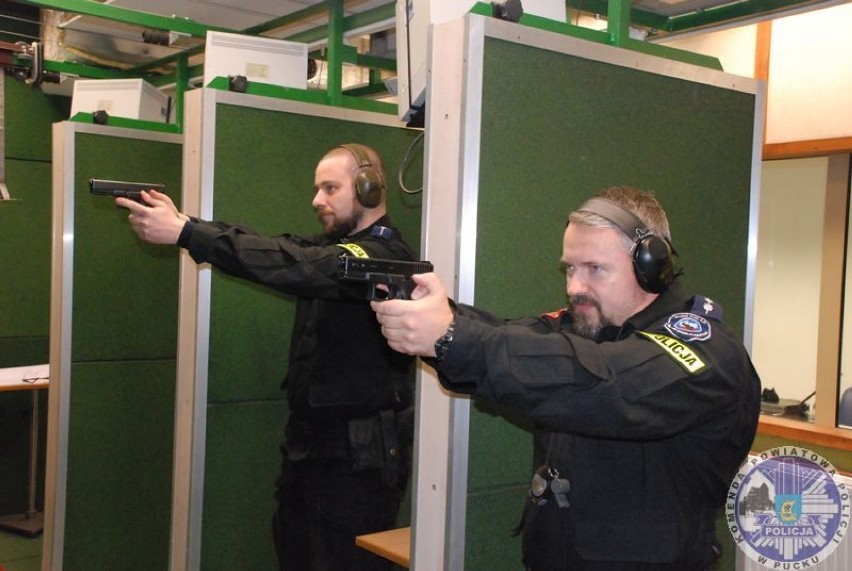 Policjanci z Pucka - trening strzelania