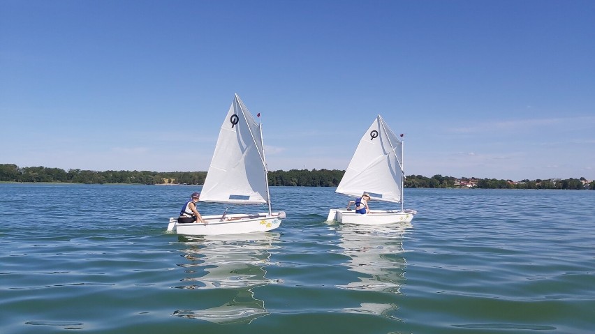 Archipelag Rozwoju ze Złotowa zorganizował dla młodzieży wakacje na wodzie nad jeziorem w Czaplinku