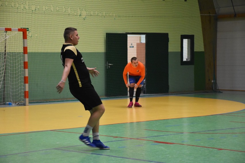 Leotrans i FC Broniszewice nadają ton w Dobrzyckiej Lidze Halowej Piłki Nożnej