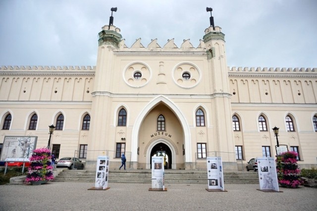 Pierwotnie zbudowany w XII wieku, potem wielokrotnie przebudowywany. W swoich murach nie był tylko schronieniem i miejscem uczt dla rodziny królewskiej i dworzan. W latach 1831–1954 był wykorzystywany jako więzienie, a od 1957 jest siedziba Muzeum Narodowego w Lublinie. 
Teraz możemy w nim oglądać bogate ekspozycje i obrazy, a z baszty podziwiać panoramę Lublina.