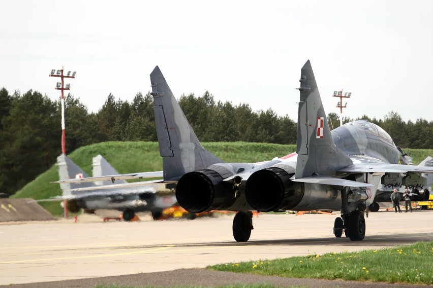 Mirosławiec. Ćwiczenia Kondor-12. MiGi i Su-22 ćwiczyły na lotnisku w Mirosławcu [ZDJĘCIA i WIDEO]