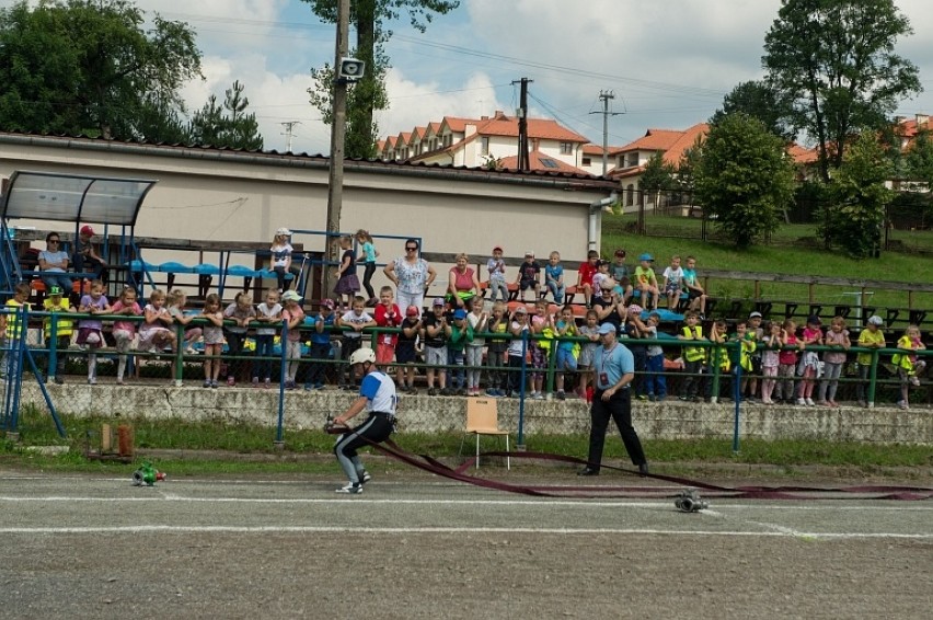 Strażacy z całej Małopolski wzięli udział w zawodach pożarniczych w Nowym Wiśniczu [ZDJĘCIA]