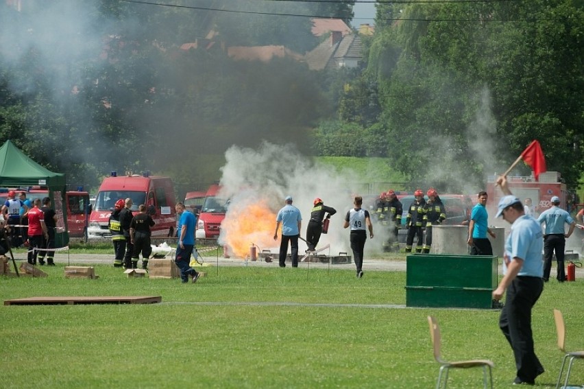 Strażacy z całej Małopolski wzięli udział w zawodach pożarniczych w Nowym Wiśniczu [ZDJĘCIA]