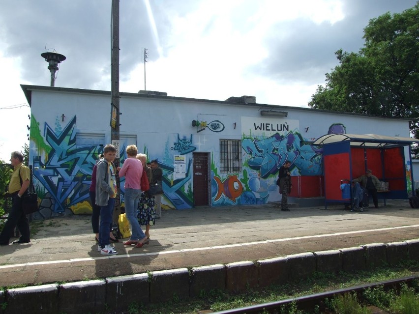 Siedem dekad przystanku kolejowego w Wieluniu. Zobacz ZDJĘCIA "Giewontu" z ostatnich kilkunastu lat 