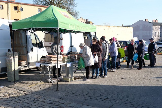 Targowisko w Żarach. 12 kwietnia 2022 r.