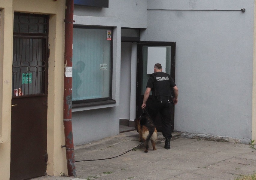 Napad na bank przy ulicy Struga w Radomiu! Policjanci szukają rabusia