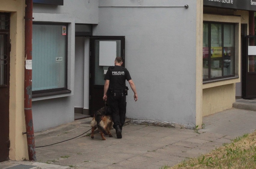 Napad na bank przy ulicy Struga w Radomiu! Policjanci szukają rabusia