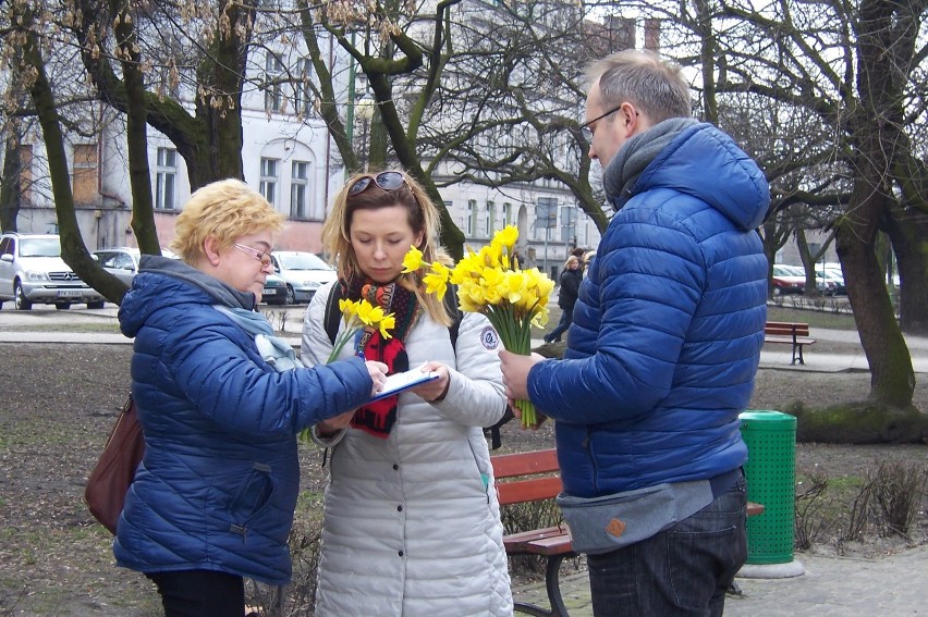 Nowoczesna zbiera w Kaliszu podpisy pod petycją w obronie...