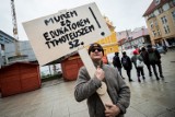 Bydgoszczanie protestowali pod siedzibą PiS przeciwko ustawie o zakazie edukacji seksualnej [zdjęcia]