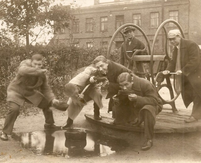 Przedwojenna pompa wodna w parku Rodego. Zbiory Tadeusza Zarębskiego