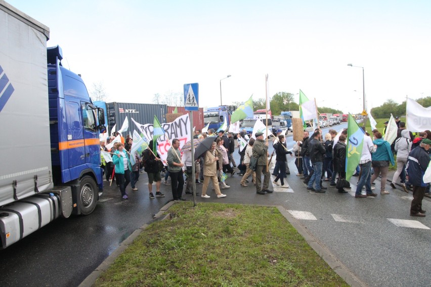 Protest przeciwko budowie obwodnicy w Opolu