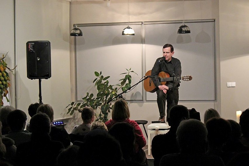 Kuba Michalski w inowrocławskiej bibliotece.