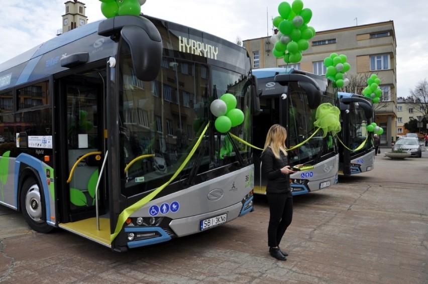 Tort z autobusikami, symboliczny klucz i nowoczesne Solarisy już śmigają po Czechowicach-Dziedzicach