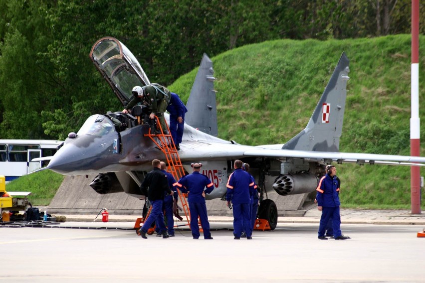 Mirosławiec. Ćwiczenia Kondor-12. MiGi i Su-22 ćwiczyły na lotnisku w Mirosławcu [ZDJĘCIA i WIDEO]