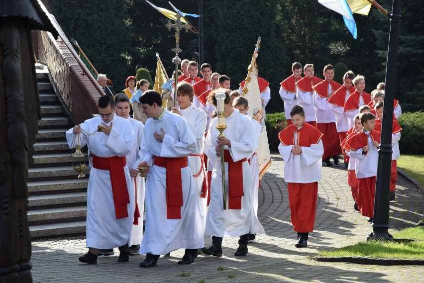 Wprowadzenie relikwii św. Jana Pawła II do kościoła...