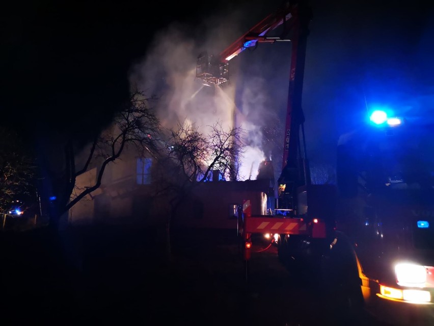 Pożar domu w Korczewie w gminie Zduńska Wola [zdjęcia]