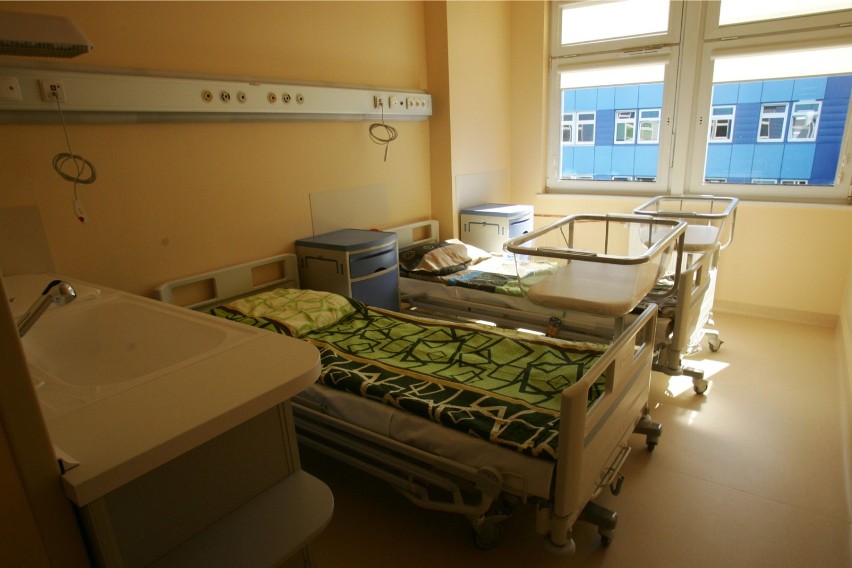 Porody rodzinne w szpitalu w Legnicy. Jakie zasady obowiązują? Ważne informacje dla przyszłych rodziców