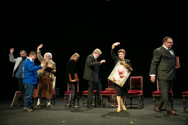 Skromni laureaci nagrodzeni medalami za wielką dobroć