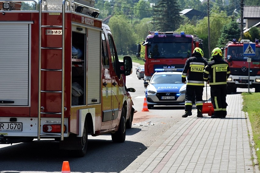 Do poszkodowanego kierowcy seicento wezwano karetkę