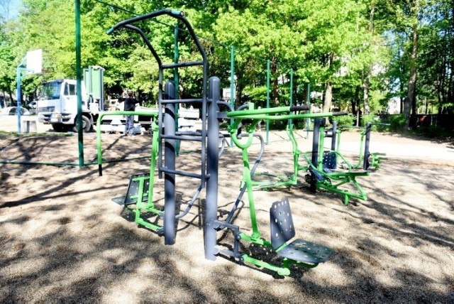 Tak wyglądał montaż elementów do ćwiczeń w parku do street workoutu, który mieści się na zielonogórskich Wzgórzach Piastowskich.
