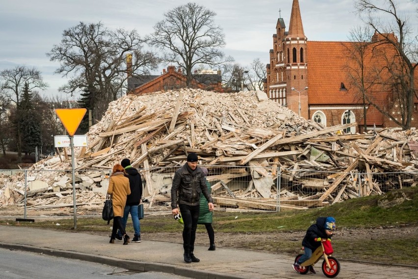 W ubiegłym tygodniu rozpoczęło się wyburzanie dwóch...