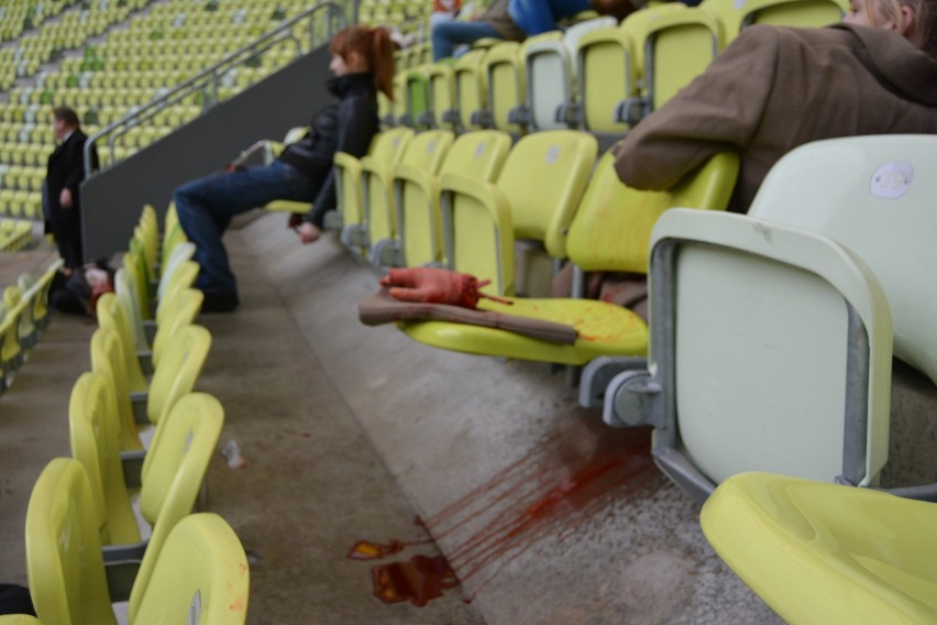 Wybuch, policja i wystraszeni kibice na stadionie Energa Gdańsk [ZDJĘCIA]