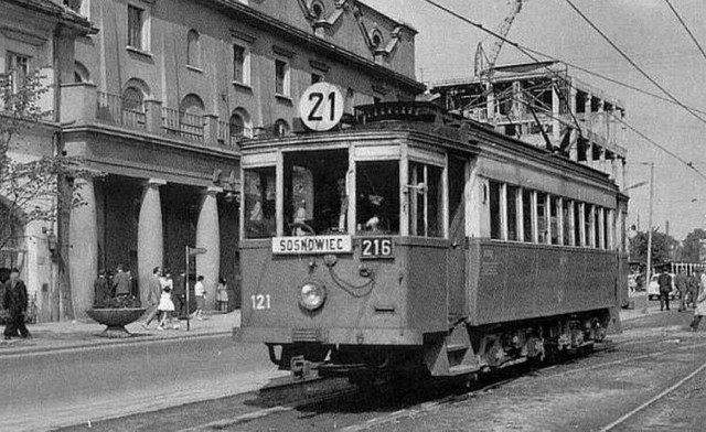 Tak wyglądał po II wojnie światowej oraz w latach 60, 70. i 80. Sosnowiec

Zobacz kolejne zdjęcia/plansze. Przesuwaj zdjęcia w prawo naciśnij strzałkę lub przycisk NASTĘPNE