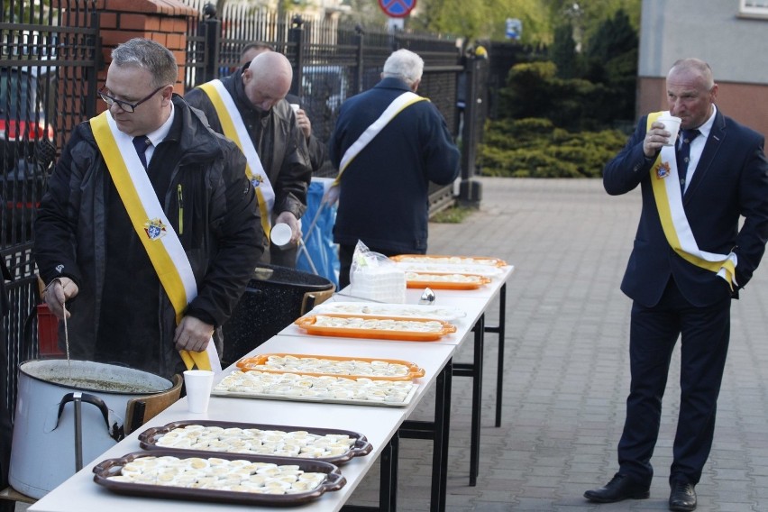 Wielkanoc 2019. Żur i jajka dla parafian w kościele pod wezwaniem Świętych Apostołów Piotra i Pawła w Łodzi [ZDJĘCIA]