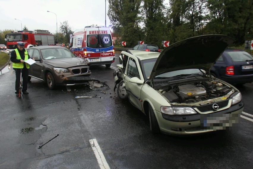 Wrocław: BMW wjechało w opla (ZDJĘCIA)