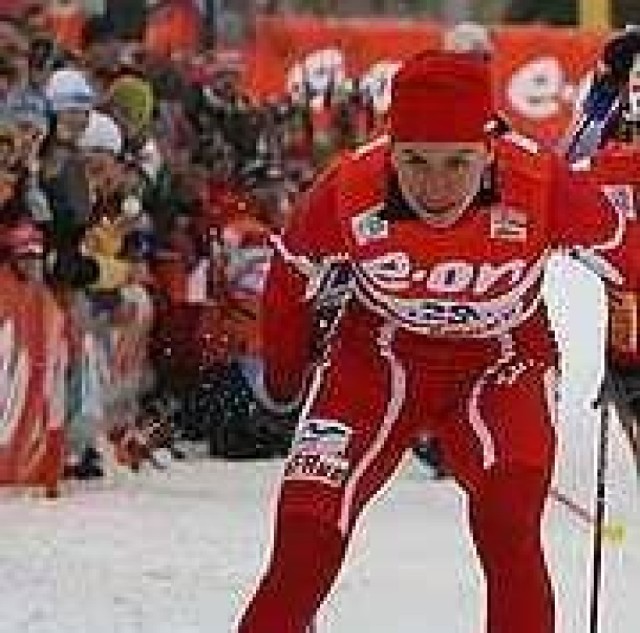 Justyna Kowalczyk. http://pl.wikipedia.org/w/index.php?title=Plik:Justyna_Kowalczyk_at_Tour_de_Ski_trim.jpg&filetimestamp=20090120063921