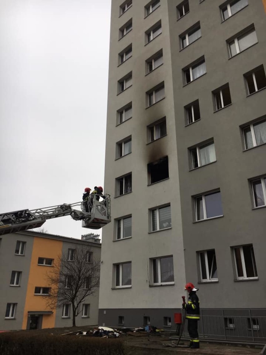 Pożar w Katowicach. Paliło się mieszkanie przy ul. Braci Woźniaków [ZDJĘCIA]